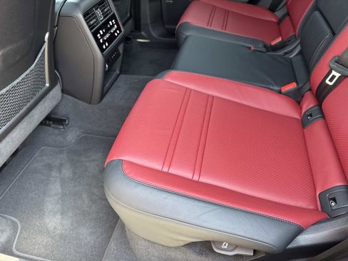 Used 2024 Porsche Cayenne S image 12