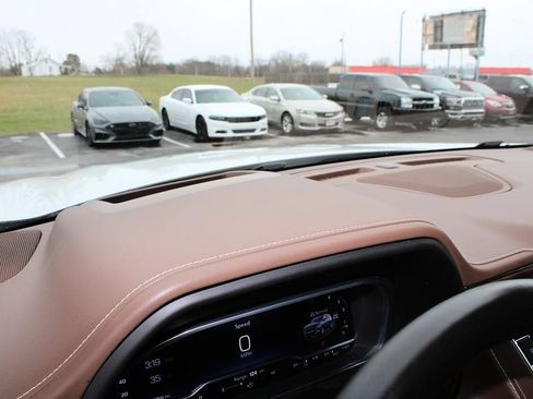 Used 2023 Chevrolet Suburban High Country image 27