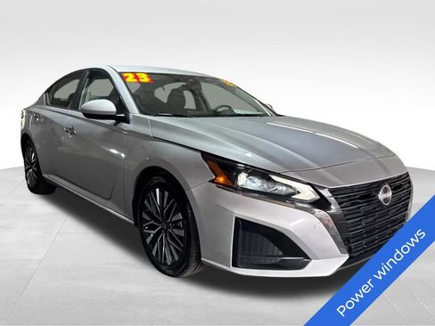 Used 2023 Nissan Altima 2.5 SV FWD image 3