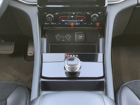 Used 2024 Jeep Grand Cherokee L Laredo image 17