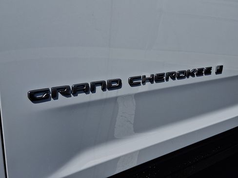 New 2026 Jeep Grand Cherokee Limited AWD/4WD image 19