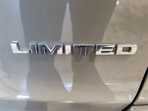 Used 2020 Jeep Cherokee Limited image 29