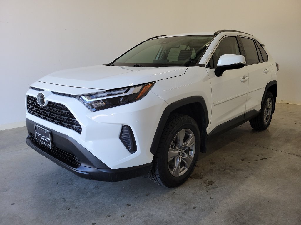 Used 2024 Toyota RAV4 XLE AWD/4WD image 32