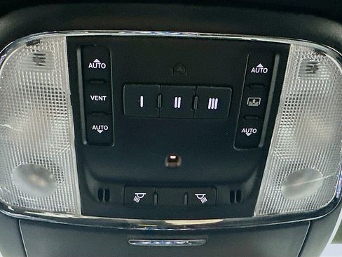 Used 2022 Chrysler 300 S image 33