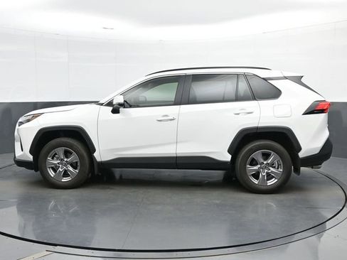Used 2025 Toyota RAV4 XLE AWD/4WD image 5
