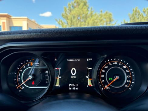 Used 2024 Jeep Gladiator Sport image 44