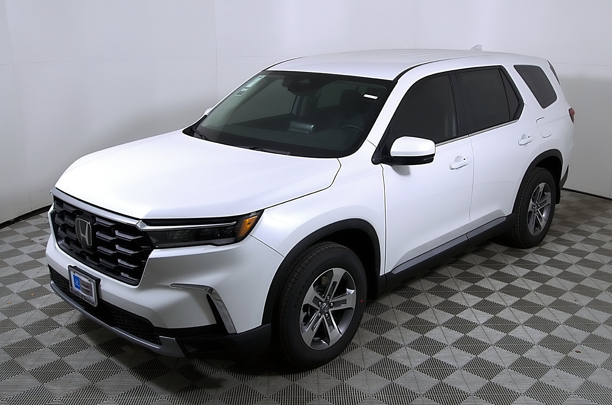 Used 2025 Honda Pilot EX-L image 3