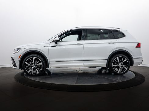 Used 2024 Volkswagen Tiguan SEL R-Line image 6