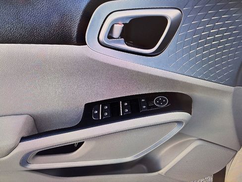 Used 2025 Kia Soul LX w/ LX Technology Package image 14