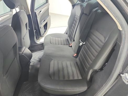 Used 2018 Ford Fusion SE image 31