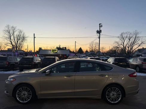 Used 2015 Ford Fusion SE w/ Equipment Group 202A image 2