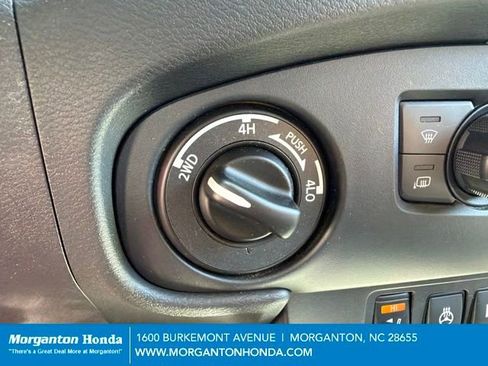 Used 2022 Nissan Frontier SV AWD/4WD image 10