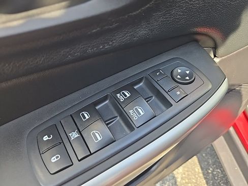 Used 2017 Jeep Cherokee Trailhawk w/ Comfort/Convenience Group AWD/4WD image 27