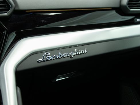 Used 2024 Lamborghini Urus S AWD/4WD image 32