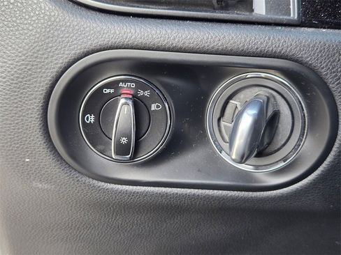 Used 2023 Porsche Macan Turbo image 16