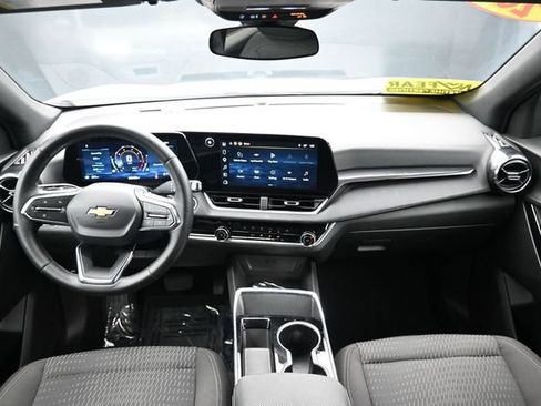 Used 2025 Chevrolet Equinox LT FWD image 42