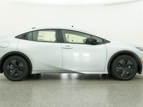 New 2026 Toyota Prius Plug-In Hybrid FWD image 30