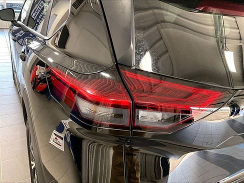 Used 2023 Nissan Rogue SV AWD/4WD image 33