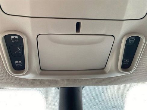 Used 2023 Chrysler Pacifica Limited image 41