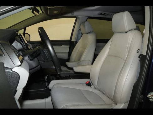 Used 2018 Honda Odyssey EX-L image 2