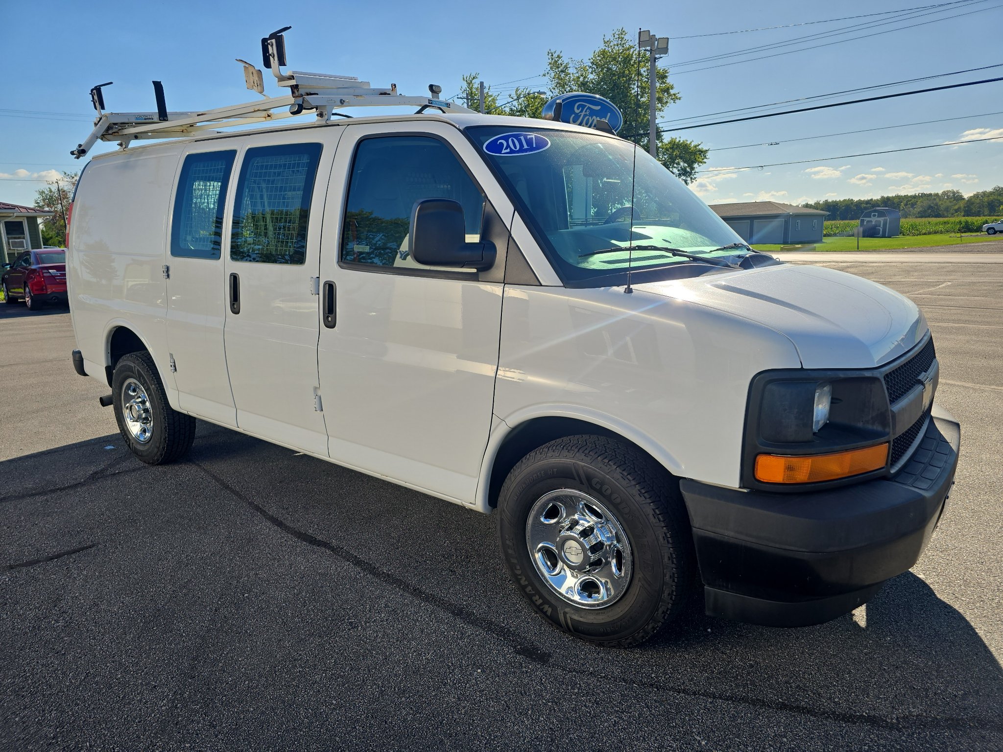 Used 2017 Chevrolet Express 2500 RWD image 4