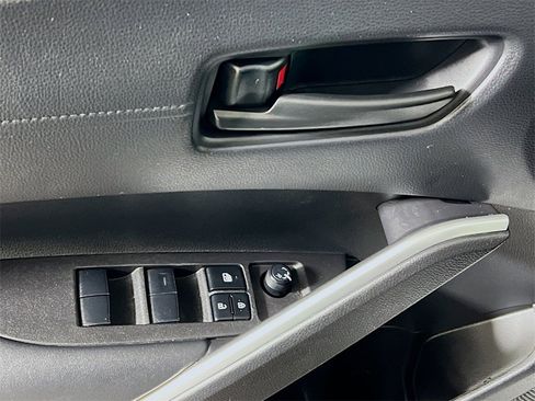 Certified 2024 Toyota Corolla Cross LE image 17