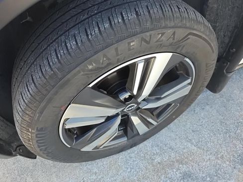 Used 2023 Nissan Rogue Platinum FWD image 12