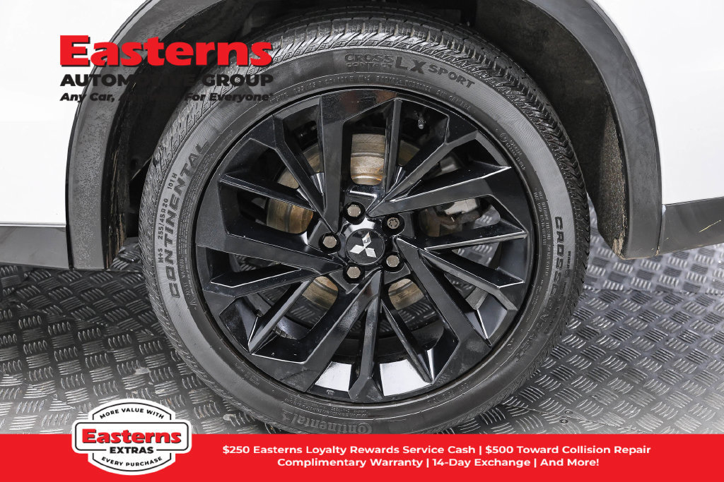 Used 2023 Mitsubishi Outlander SE AWD/4WD image 9