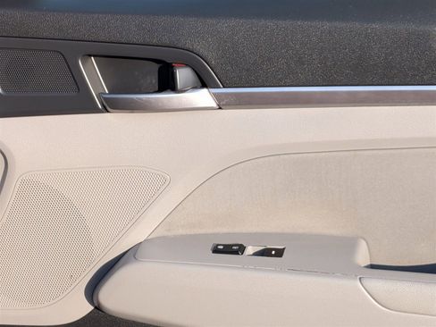 Used 2020 Hyundai Elantra SEL image 28