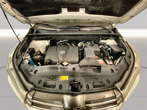 Used 2019 Toyota Highlander Limited image 10