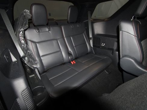 Used 2025 Ford Explorer ST-Line w/ Premium Package image 34