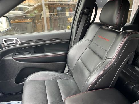 Used 2018 Jeep Grand Cherokee Trailhawk w/ Trailhawk Luxury Group AWD/4WD image 12