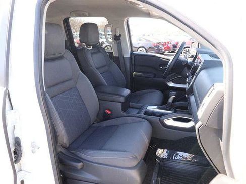 Used 2025 Nissan Frontier SV w/ SV Convenience Package image 25