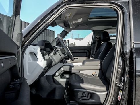 Used 2025 Land Rover Defender 110 S image 10