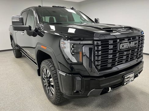 Used 2024 GMC Sierra 3500 Denali Ultimate AWD/4WD image 2