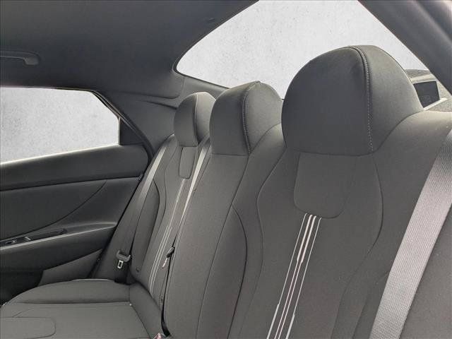 Used 2025 Hyundai Elantra Sport FWD image 17
