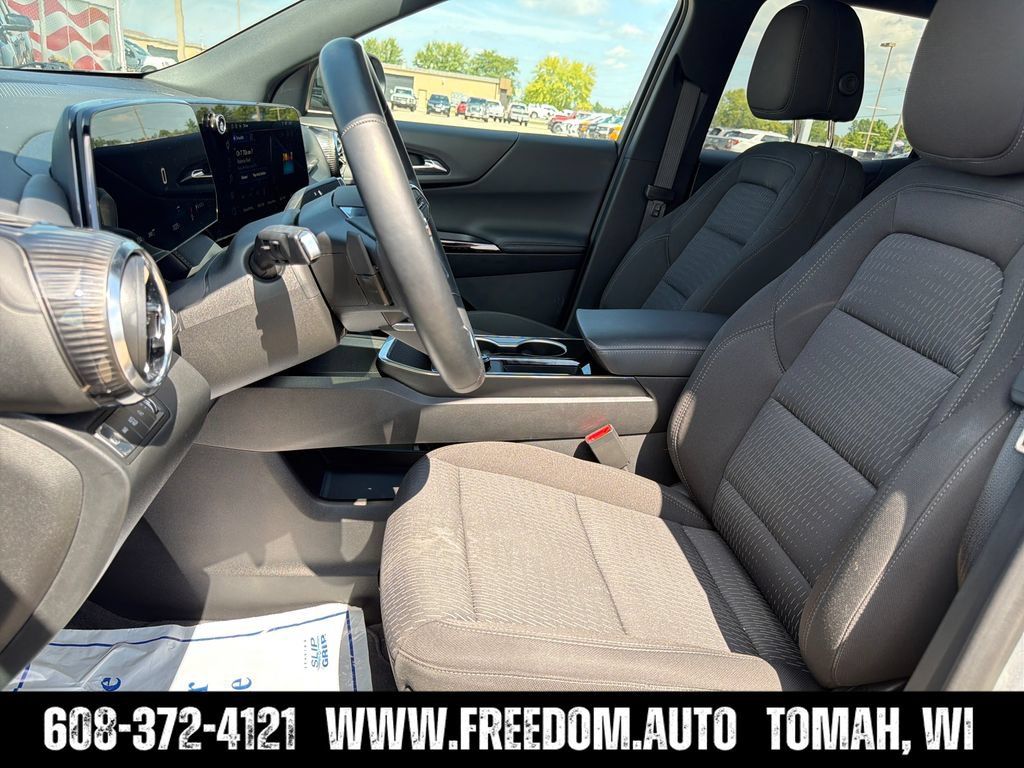 Used 2026 Chevrolet Equinox LT AWD/4WD image 24