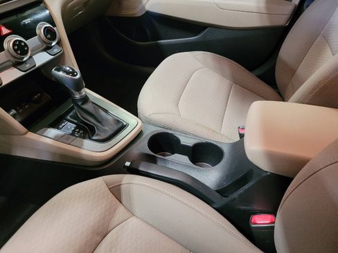 Used 2019 Hyundai Elantra SEL FWD image 26