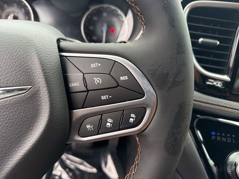 New 2026 Chrysler Pacifica Pinnacle image 25