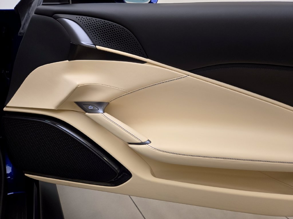 Used 2025 Ferrari Roma Spider RWD image 28