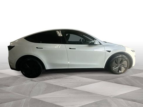 Used 2026 Tesla Model Y AWD image 9