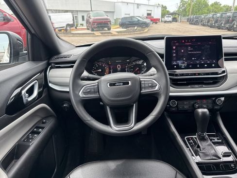 Used 2025 Jeep Compass Limited AWD/4WD image 18