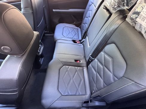 New 2026 Volkswagen Atlas SE image 28