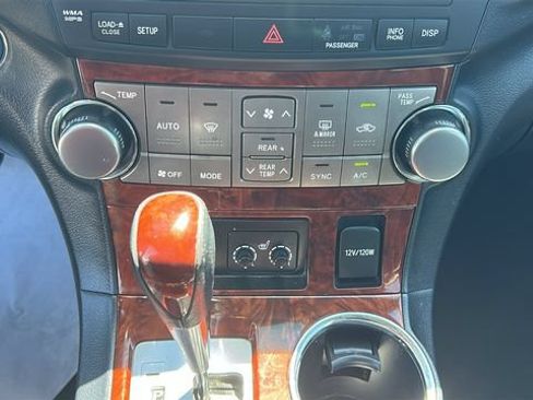 Used 2012 Toyota Highlander Limited AWD/4WD image 21