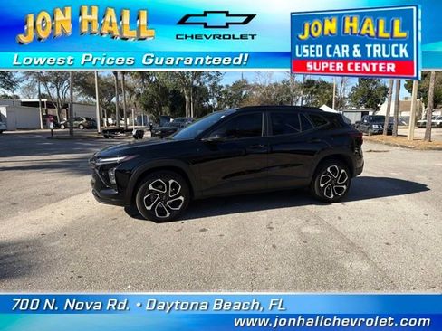 Used 2025 Chevrolet Trax RS w/ Sunroof Package image 3