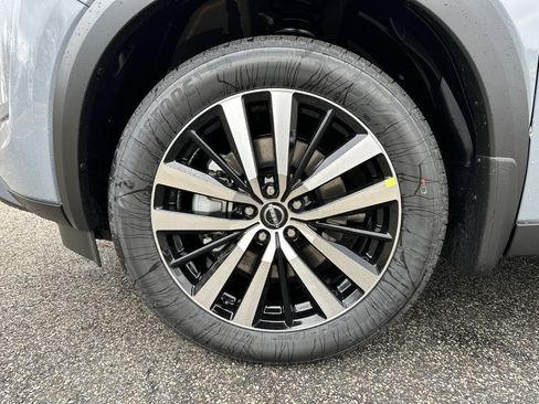 New 2025 Nissan Pathfinder Platinum w/ Cargo Package image 11