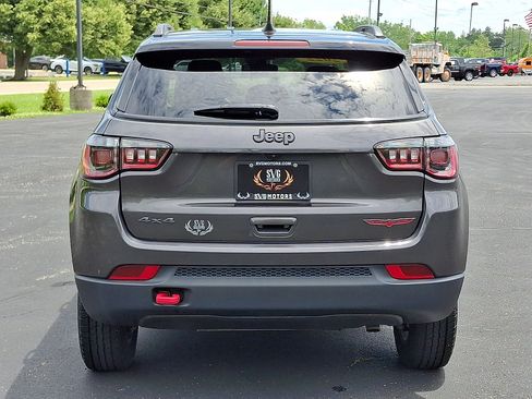 Used 2022 Jeep Compass Trailhawk w/ Trailhawk Convenience Group AWD/4WD image 23