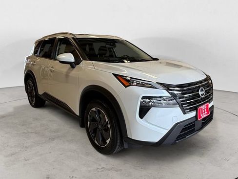 Used 2024 Nissan Rogue SV w/ SV Premium Package AWD/4WD image 8