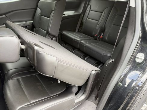 Used 2023 GMC Acadia SLT FWD image 24