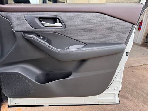 Used 2023 Nissan Rogue SV image 19